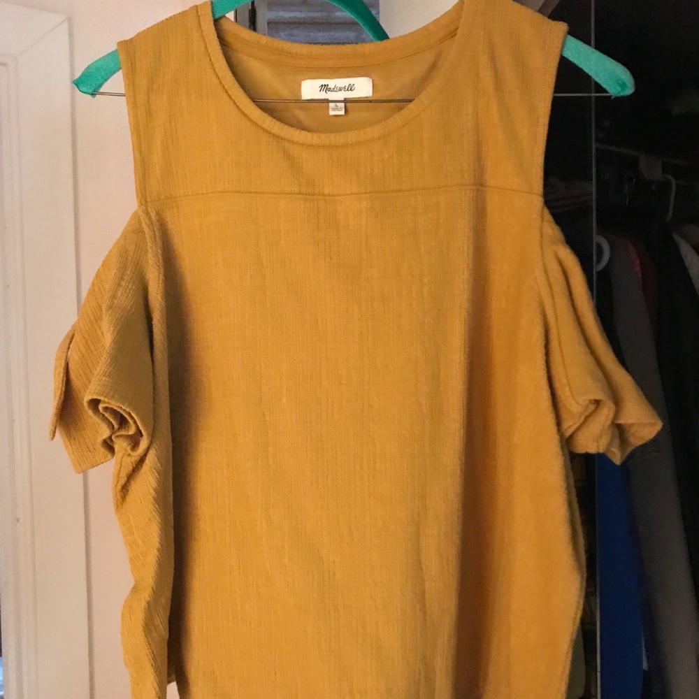 Open shoulder short sleeve t shirt